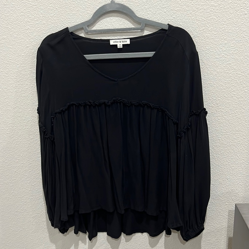 Flowy black top